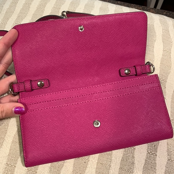 🥳 HP! 💞 MICHAEL KORS CHAIN WRISTLET PURSE - Picture 2 of 15